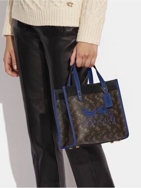 COACH HORSE AND CARRIAGE FIELD TOTE 22